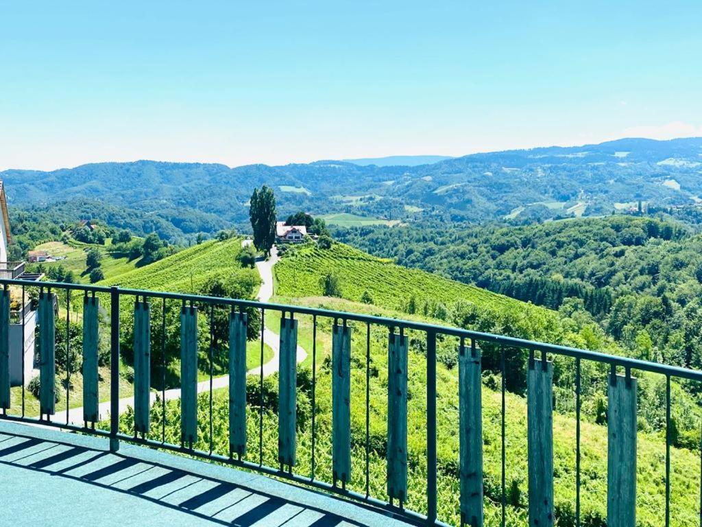 Weinberg Apartment Leutschach Buitenkant foto